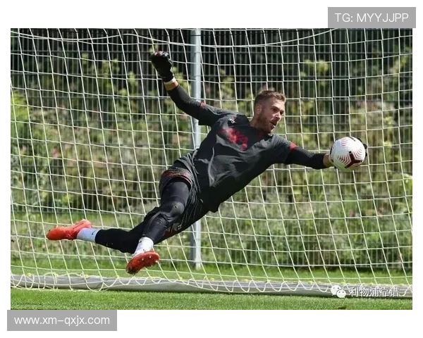 红军五后卫练两天埃基蒂克受限 红军五后卫练两天埃基蒂克受限